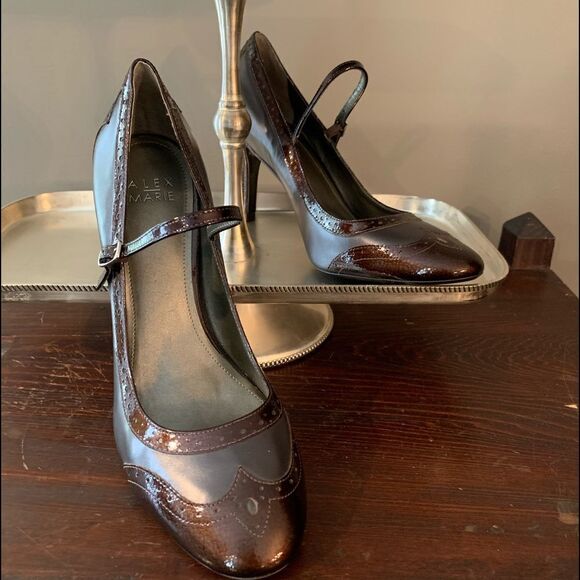 2 tone Brown pump with buckle strap - Picture 1 of 7